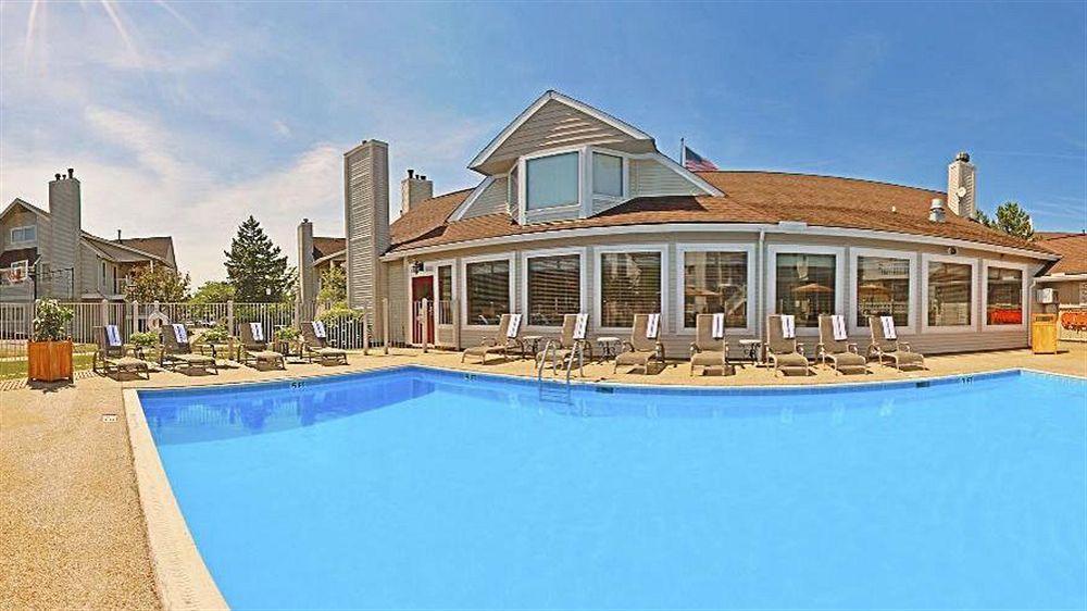 Sonesta Simply Suites Cleveland Airport Middleburg Heights Exterior foto