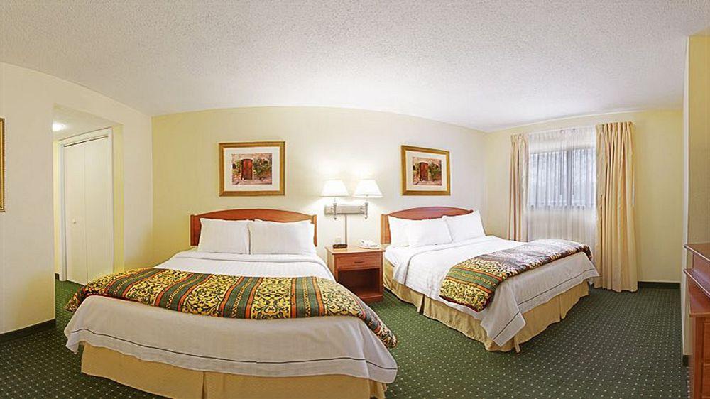 Sonesta Simply Suites Cleveland Airport Middleburg Heights Exterior foto