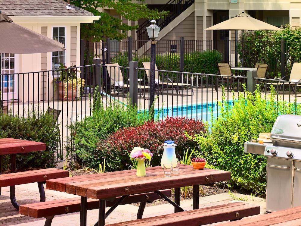 Sonesta Simply Suites Cleveland Airport Middleburg Heights Exterior foto