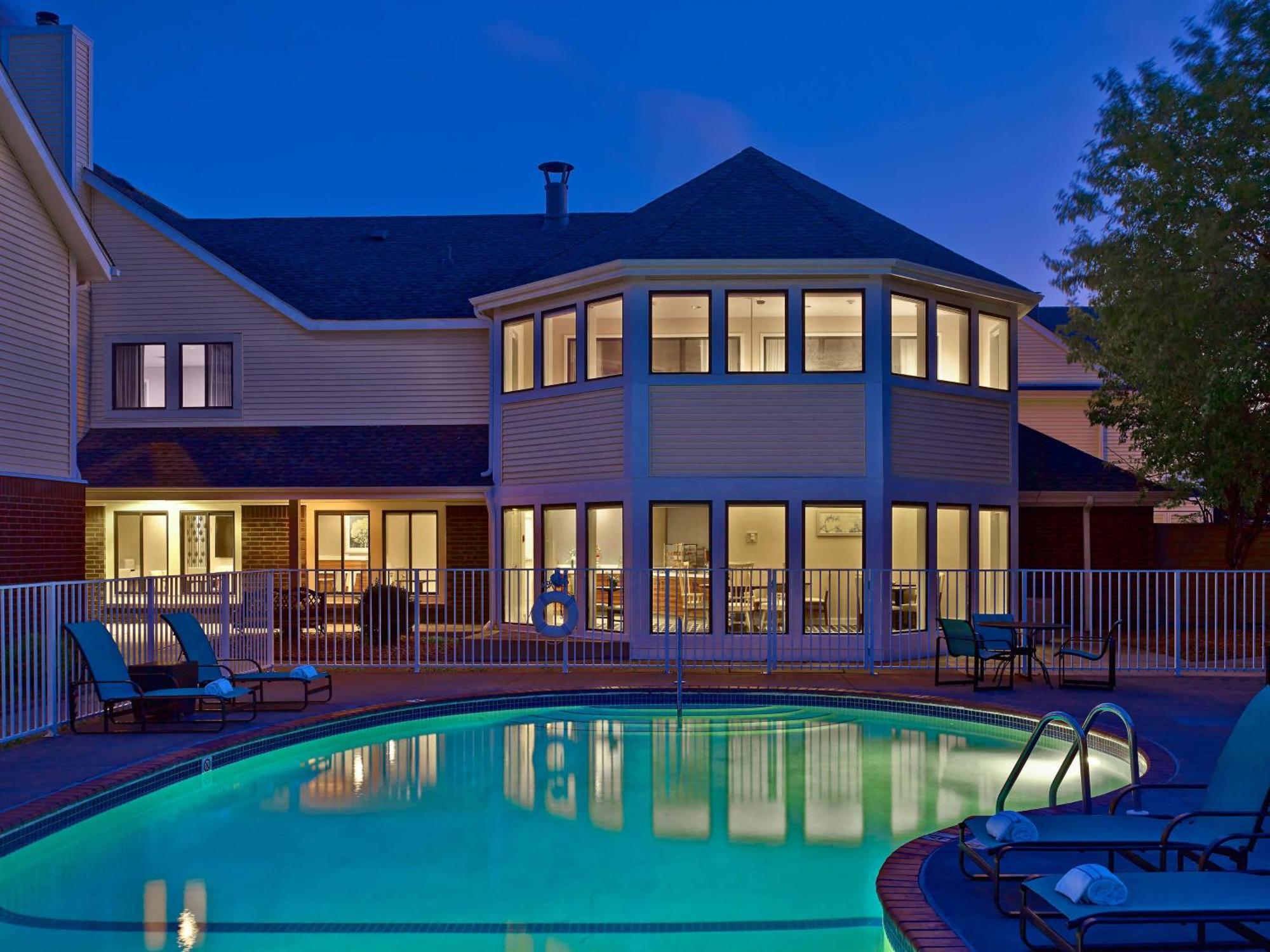Sonesta Simply Suites Cleveland Airport Middleburg Heights Exterior foto