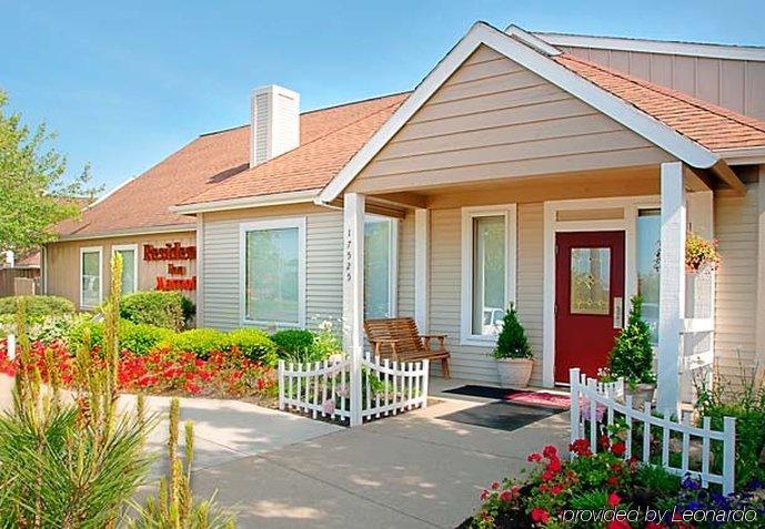 Sonesta Simply Suites Cleveland Airport Middleburg Heights Exterior foto