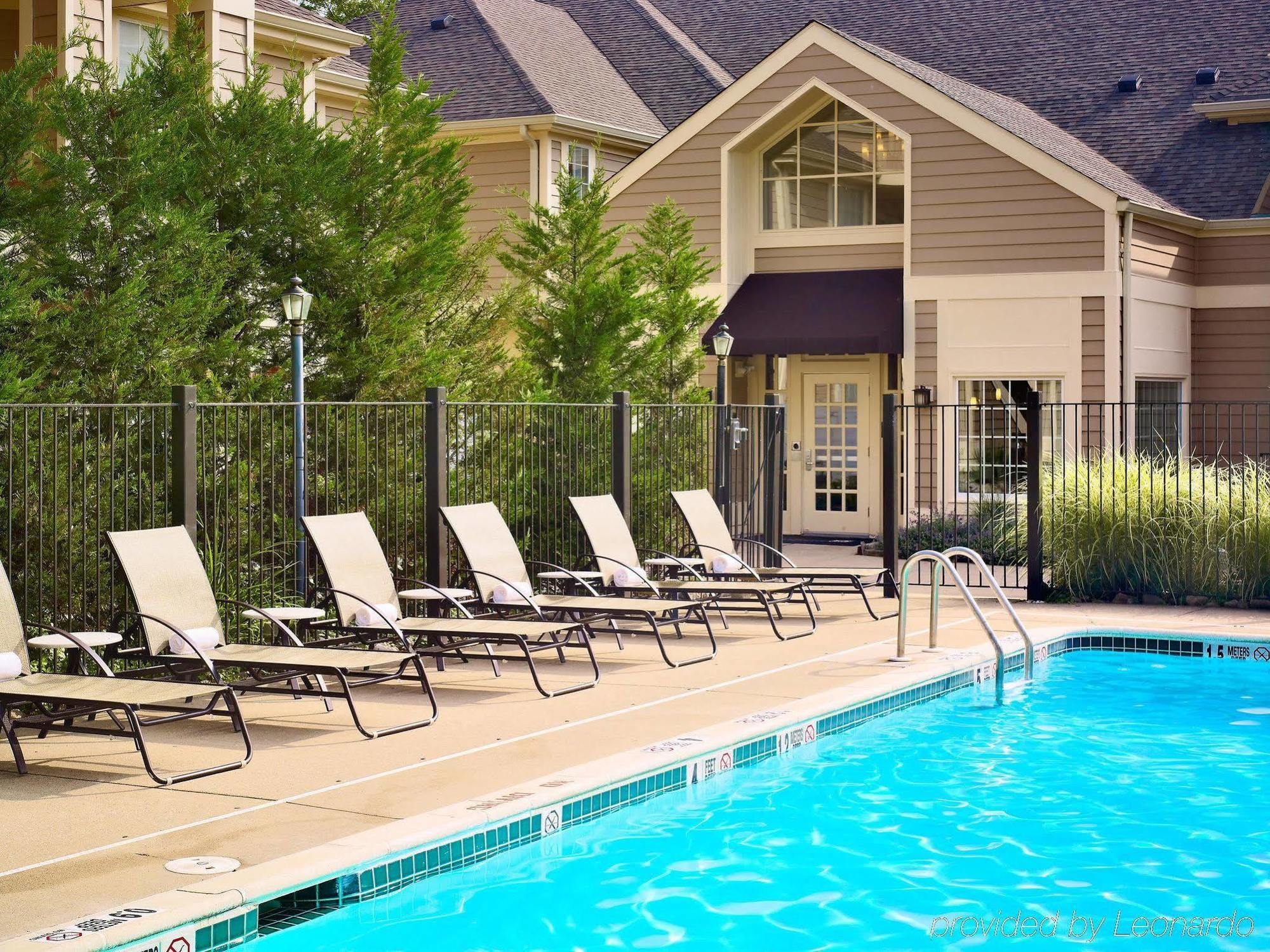 Sonesta Simply Suites Cleveland Airport Middleburg Heights Exterior foto