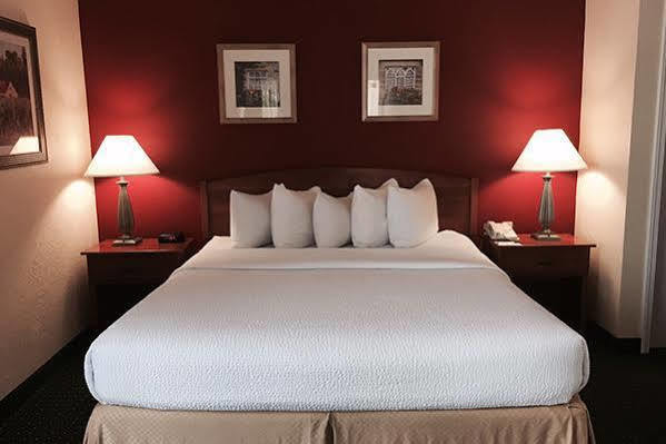 Sonesta Simply Suites Cleveland Airport Middleburg Heights Exterior foto
